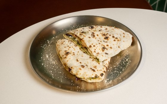 ساندویچ مرغ پستو